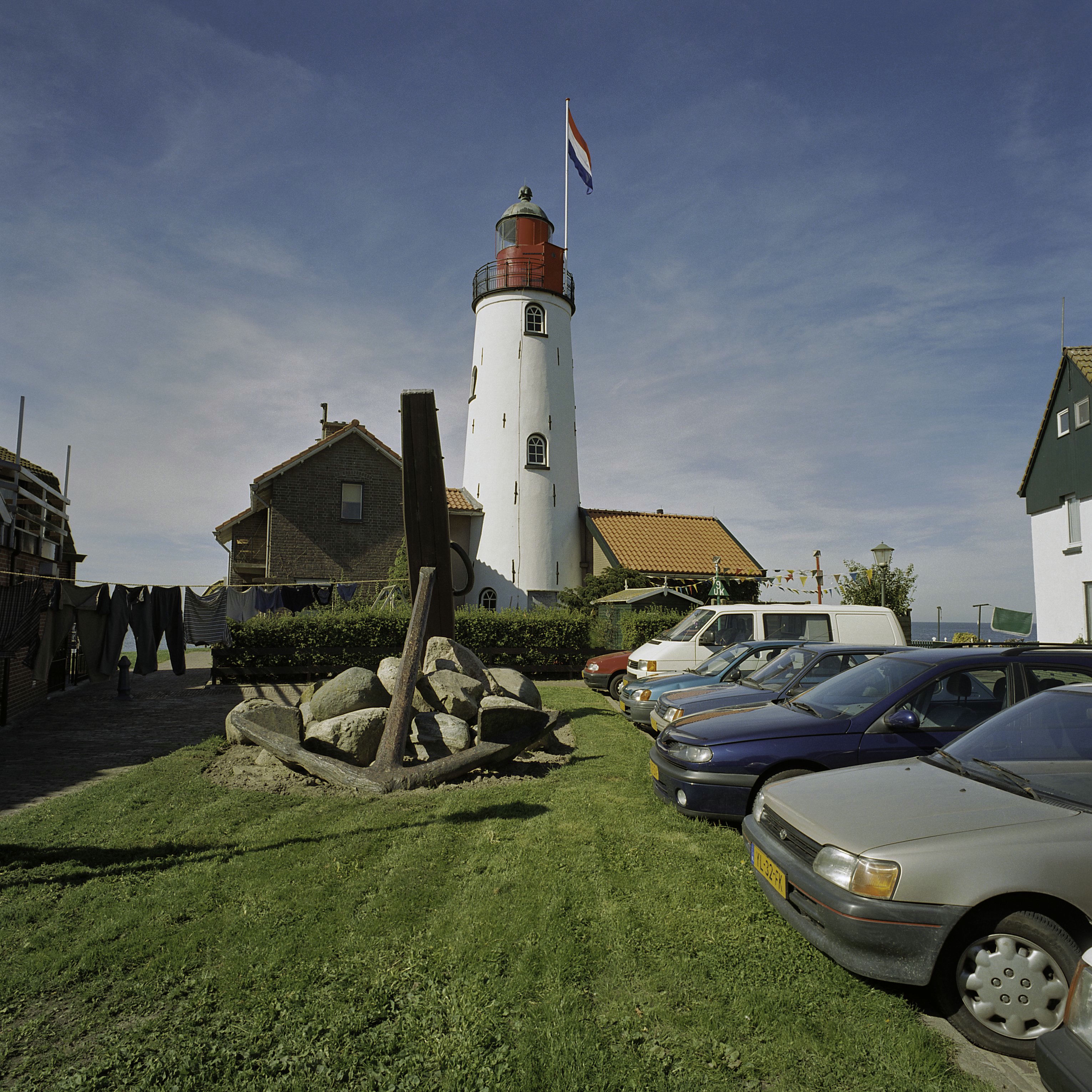 De vuurtoren van Urk — iconisch baken aan het IJsselmeer